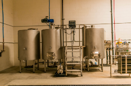 (3) TANK 10 BBL DIRECT FIRE BREWHOUSE SYSTEM W/ (3) GAS FIRED 88 TIP 880,000 BTU BURNERS & MORE