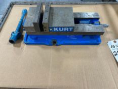 KURT 6 INCH PRECISION MACHINE VISE MODEL D675