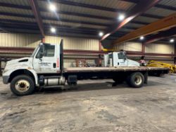2015 INTERNATIONAL DURASTAR 4300 SINGLE-AXLE 24 X 8 FOOT FLATBED
