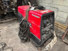 LINCOLN ELECTRIC RANGER 225 WELDER/GENERATOR
