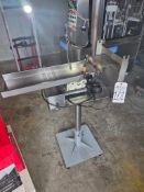 HD-190 VIBRATORY LINEAR TRAY FEEDER WITH ADJUSTABLE FLOOR STAND