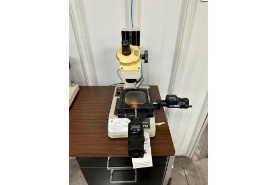 MITUTOYO TOOLMAKERS MICROSCOPE MODEL 176-811A SPECIFICATIONS MODEL TM ...