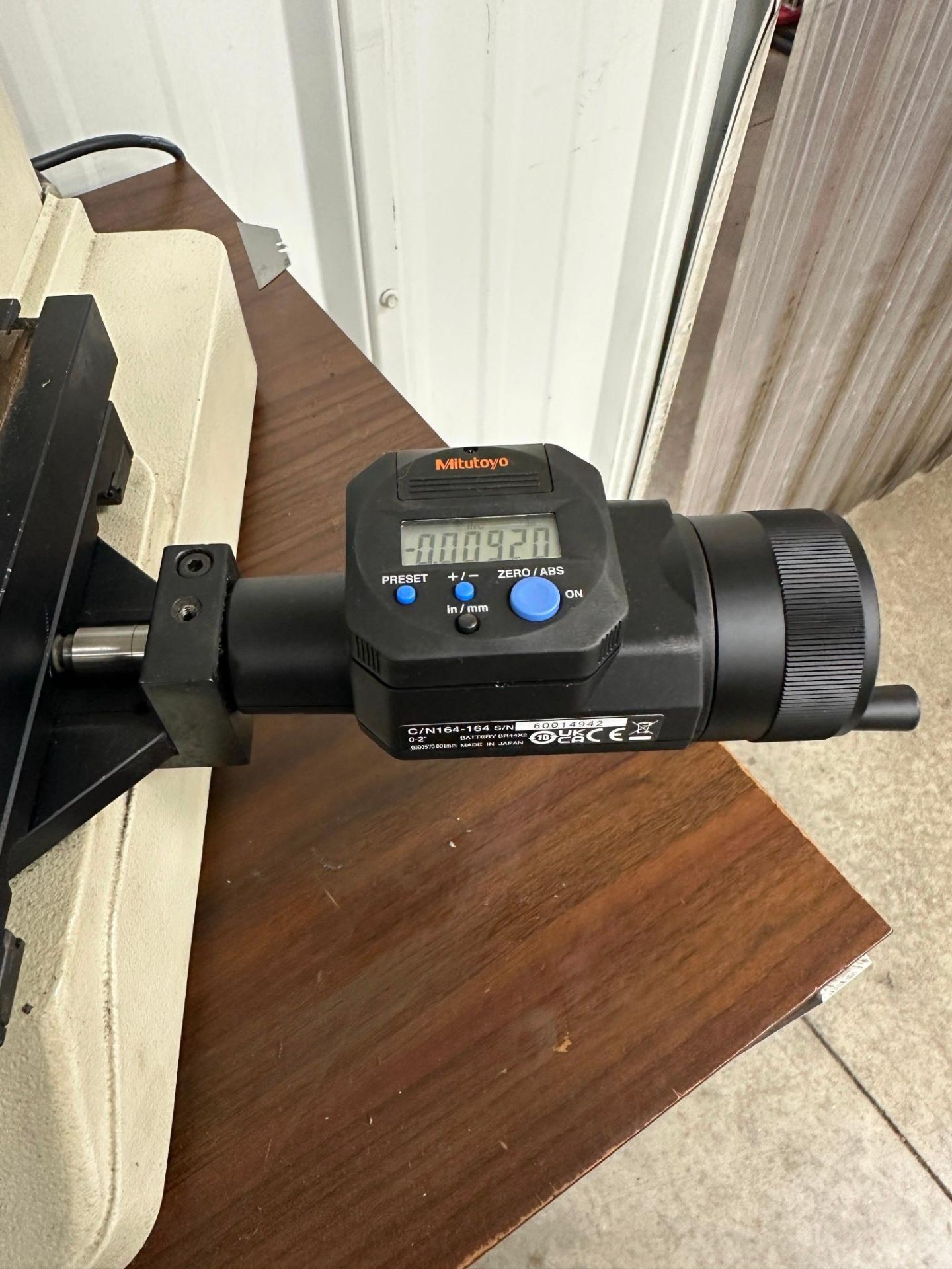 MITUTOYO TOOLMAKERS MICROSCOPE MODEL 176-811A SPECIFICATIONS MODEL TM ...