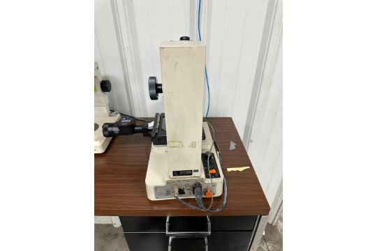 MITUTOYO TOOLMAKERS MICROSCOPE MODEL 176-811A SPECIFICATIONS MODEL TM ...