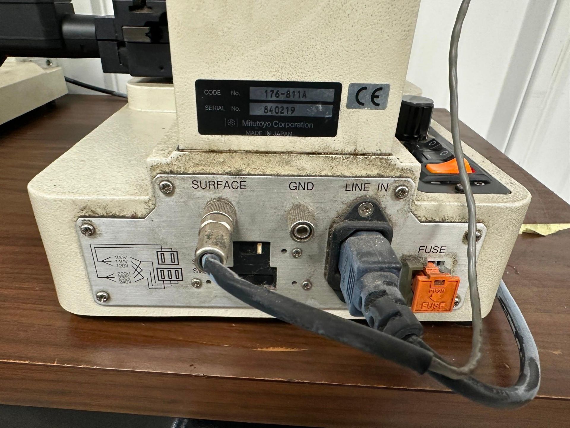 MITUTOYO TOOLMAKERS MICROSCOPE MODEL 176-811A SPECIFICATIONS MODEL TM ...