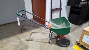 SCOTTS LAWNPRO BROADCAST SPREADER