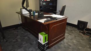 ROOM OF OFFICE FURNITURE