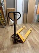2500 KG (5500 LBS) CAPACITY MANUAL PALLET TRUCK
