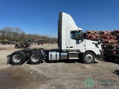 2015 VOLVO VNL DAY CAB SEMI TRUCK - VOLVO D13, I-SHIFT, AIR RIDE