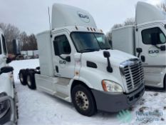 2014 FREIGHTLINER CASCADIA DAY CAB LNG - CUMMINS ISX12 G 400 HP, 10 SPEED, NATURAL GAS TRACTOR