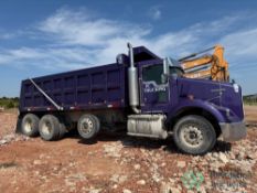 2004 KENWORTH T800 DUMP TRUCK - CUMMINS DIESEL, 8LL TRANSMISSION, 18 STEEL BODY