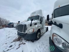 2015 FREIGHTLINER CASCADIA DAY CAB LNG - CUMMINS ISX12 G 400 HP, 10 SPEED, NATURAL GAS TRACTOR