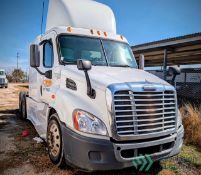 2014 FREIGHTLINER CASCADIA DAY CAB LNG - CUMMINS ISX12 G 400 HP, 10 SPEED, NATURAL GAS TRACTOR