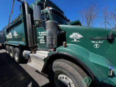 2013 KENWORTH T800 DUMP TRUCK - TANDEM AXLE - CUMMINS POWER - HEAVY DUTY CONSTRUCTION TRUCK