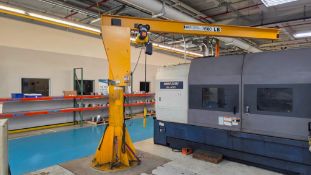 HSI 1600 LB FREE-STANDING JIB CRANE W/ YALE ELECTRIC CHAIN HOIST