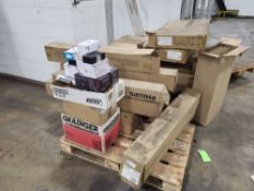 LOT OF LIGHT BULBS