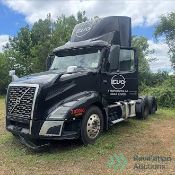 2020 VOLVO DAY CAB SEMI TRUCK VOLVO D13 DIESEL TANDEM AXLE
