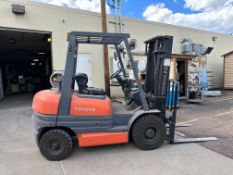 TOYOTA 42-6FGU25 5,000 LB. LPG FORKLIFT, SIDE SHIFTER