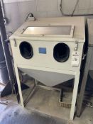DRY BLAST CABINET WITH DUST COLLECTOR