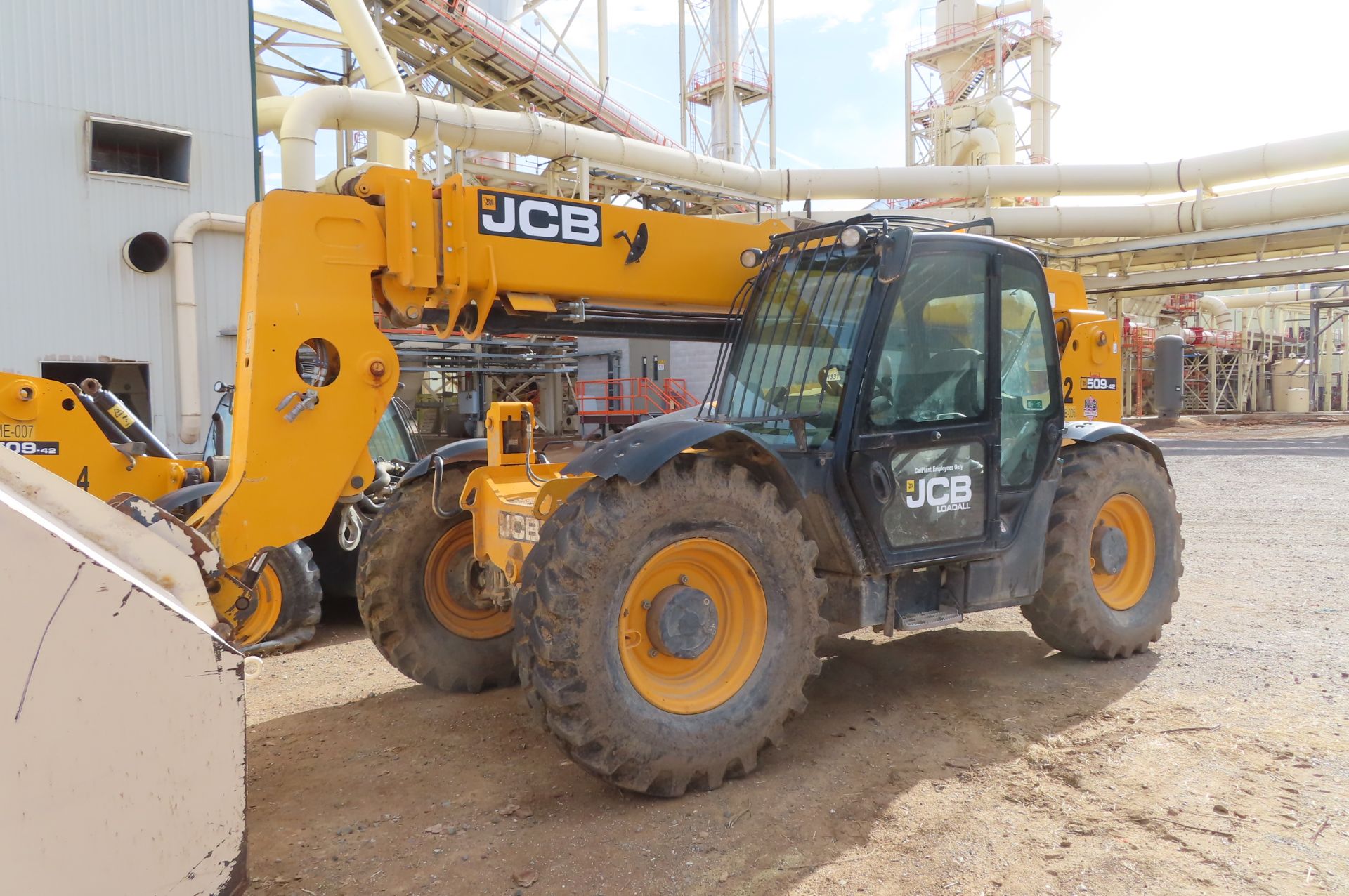 P90 Telehandler Jcb JCB Telehandler model 509.42 F, s/n JCB5CF7GVK2755092, 9,000 lb. cap ...