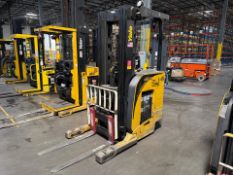 Narrow Aisle Reach Truck