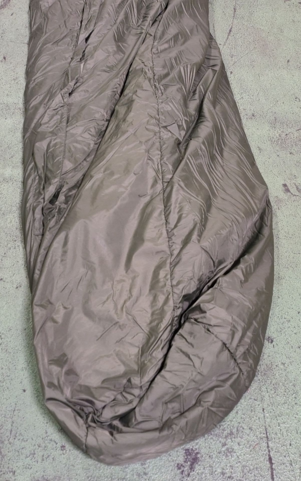 30x Medium weight sleeping bags - various types - may include arctic - Image 3 of 8