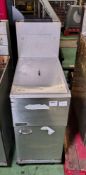 Pitco 35C+S stainless steel single tank gas fryer - NO BASKETS - W 380 x D 820 x H 1180mm - 65kg