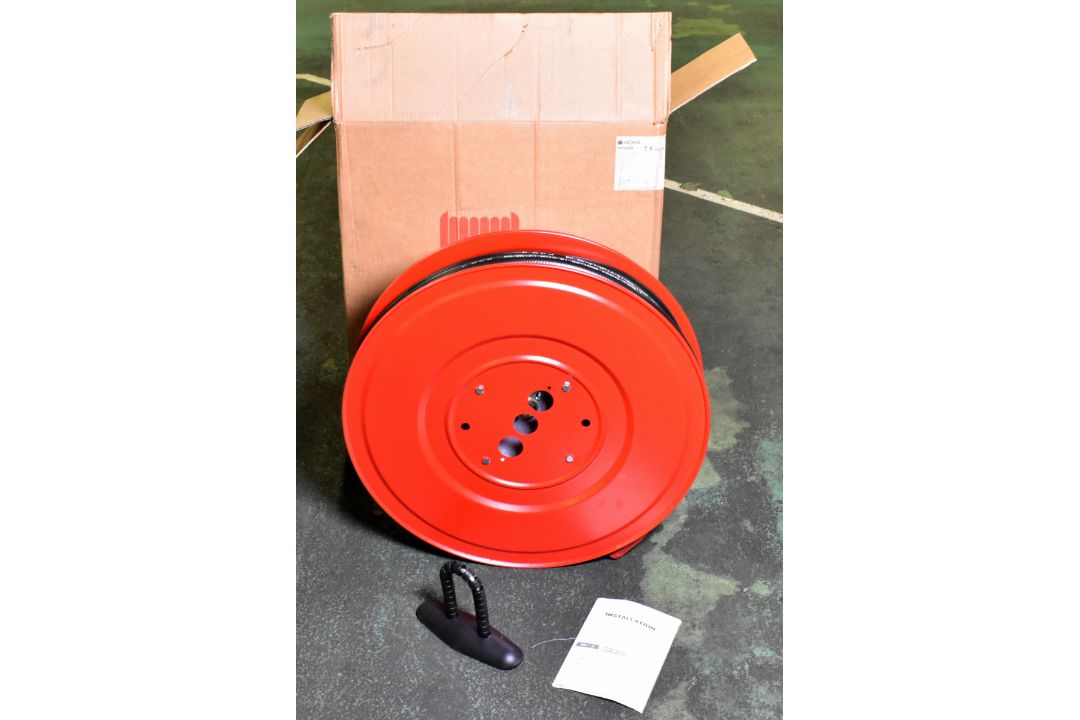 Noha fixed manual wall mountable hose reel with 25mm hose - reel diameter: 600mm - Image 1 of 8