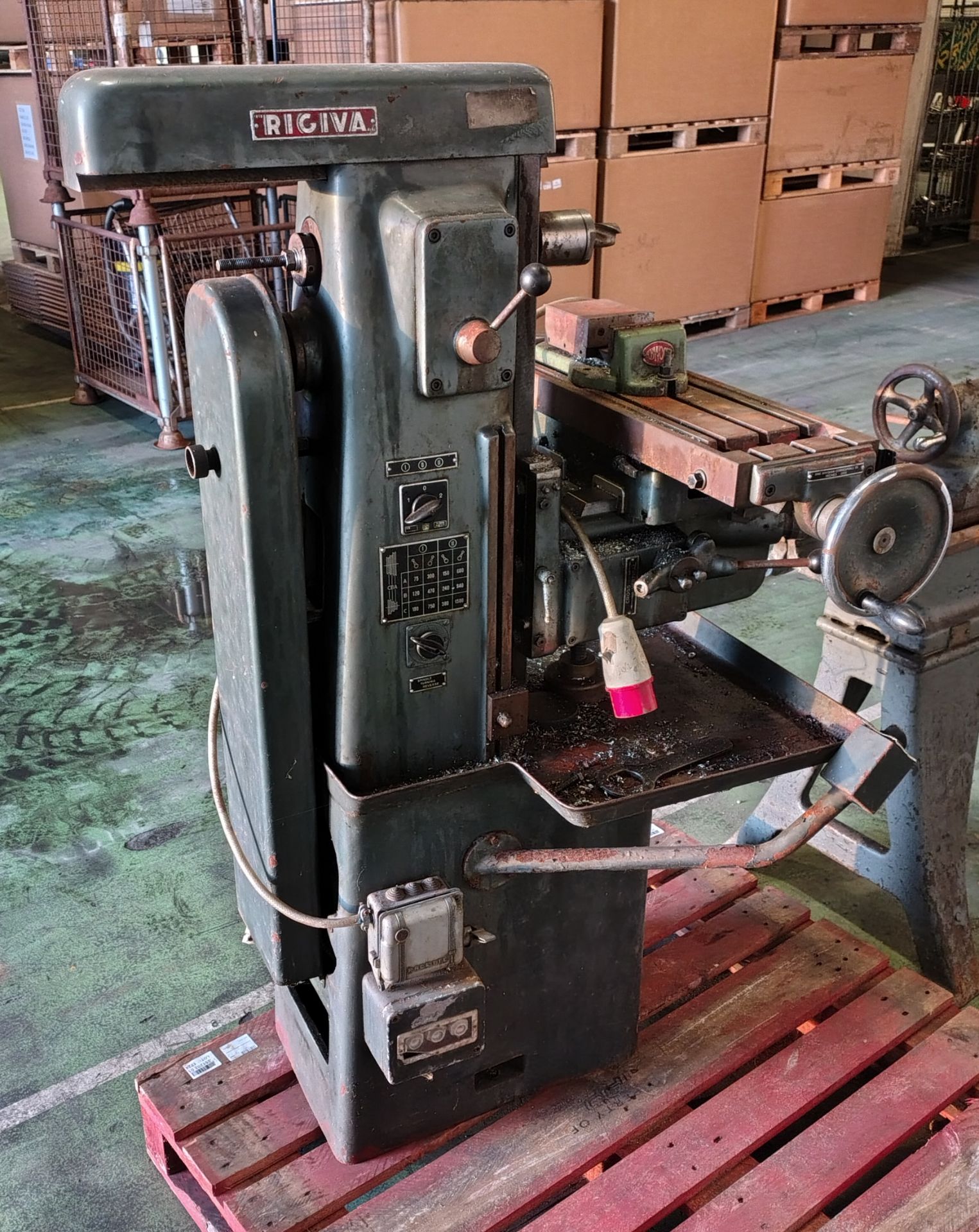 Regiva horizontal & vertical milling machine - 415V - This has been tested and does power up (inform - Image 11 of 16