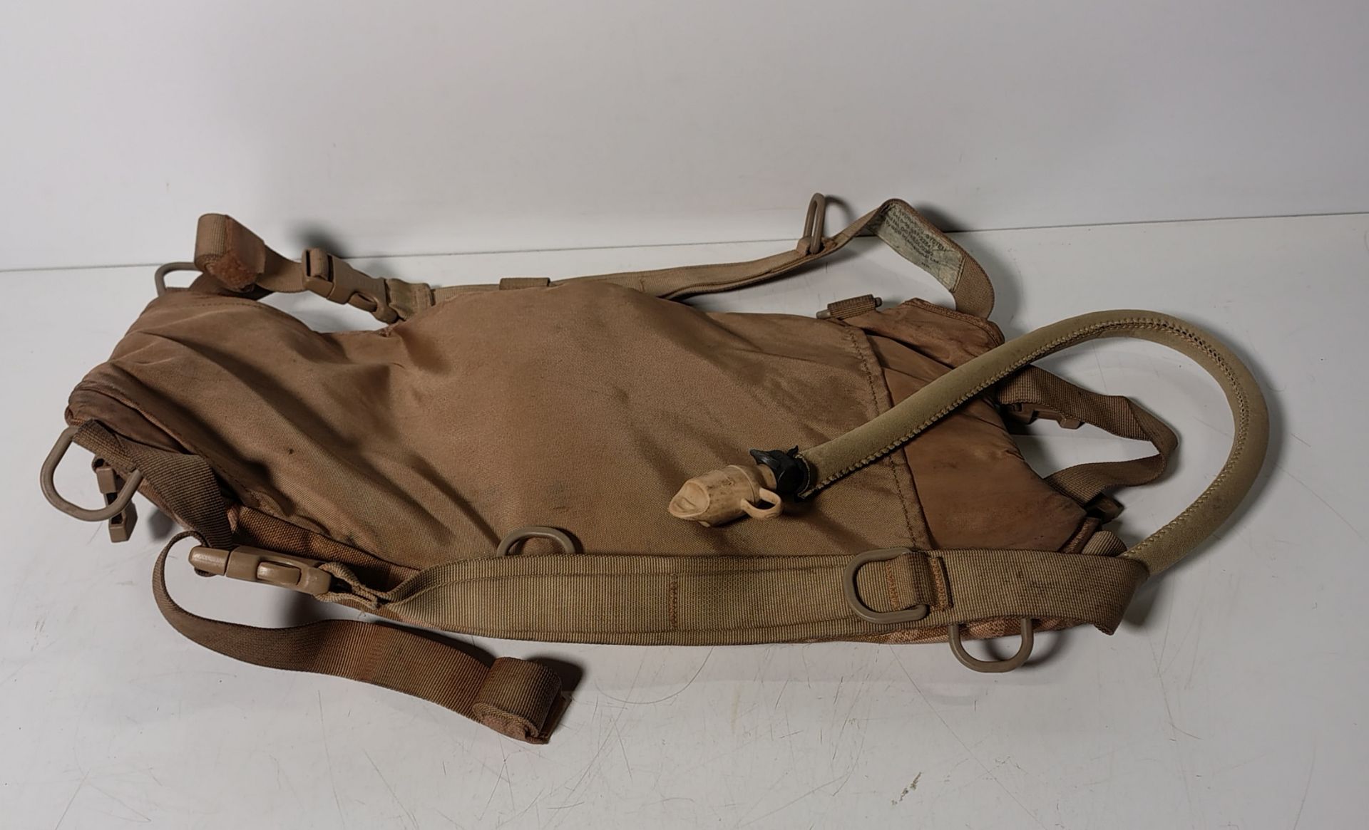 Various types of ex-military desert accessories - 154kg – may require repair/be incomplete - Image 14 of 15