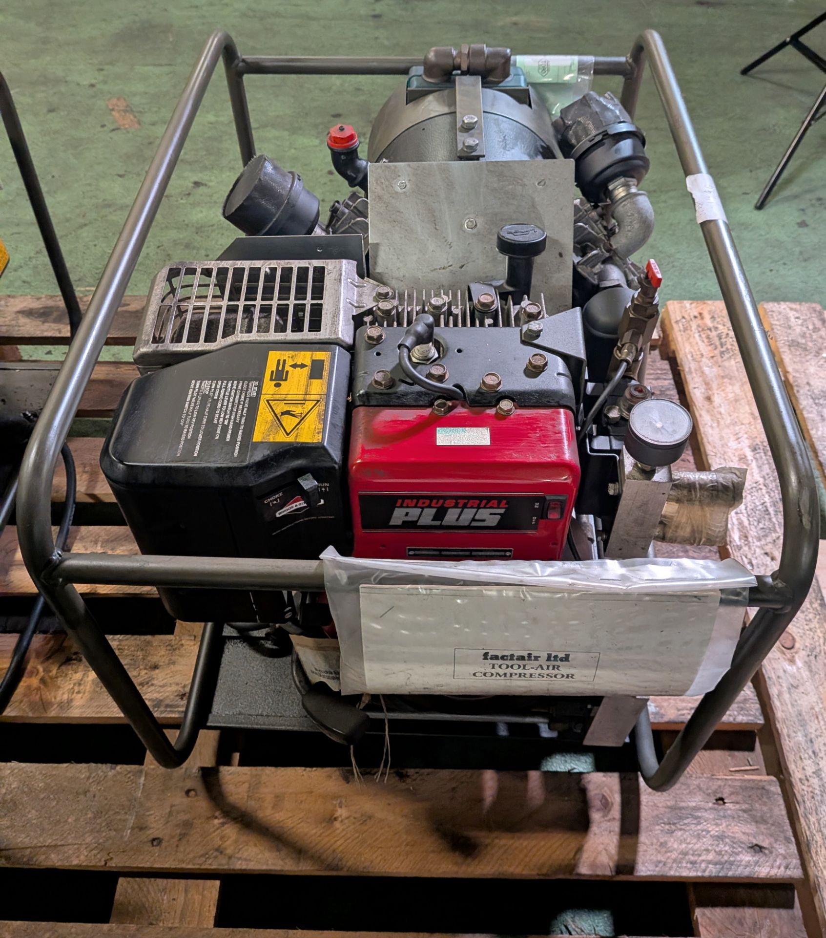 Factair FLF16P Briggs and Stratton powered air compressor - Serial no. 818435 - Image 4 of 6