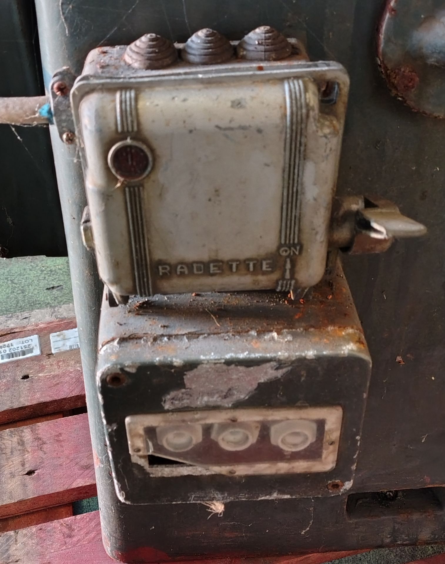 Regiva horizontal & vertical milling machine - 415V - This has been tested and does power up (inform - Image 16 of 16