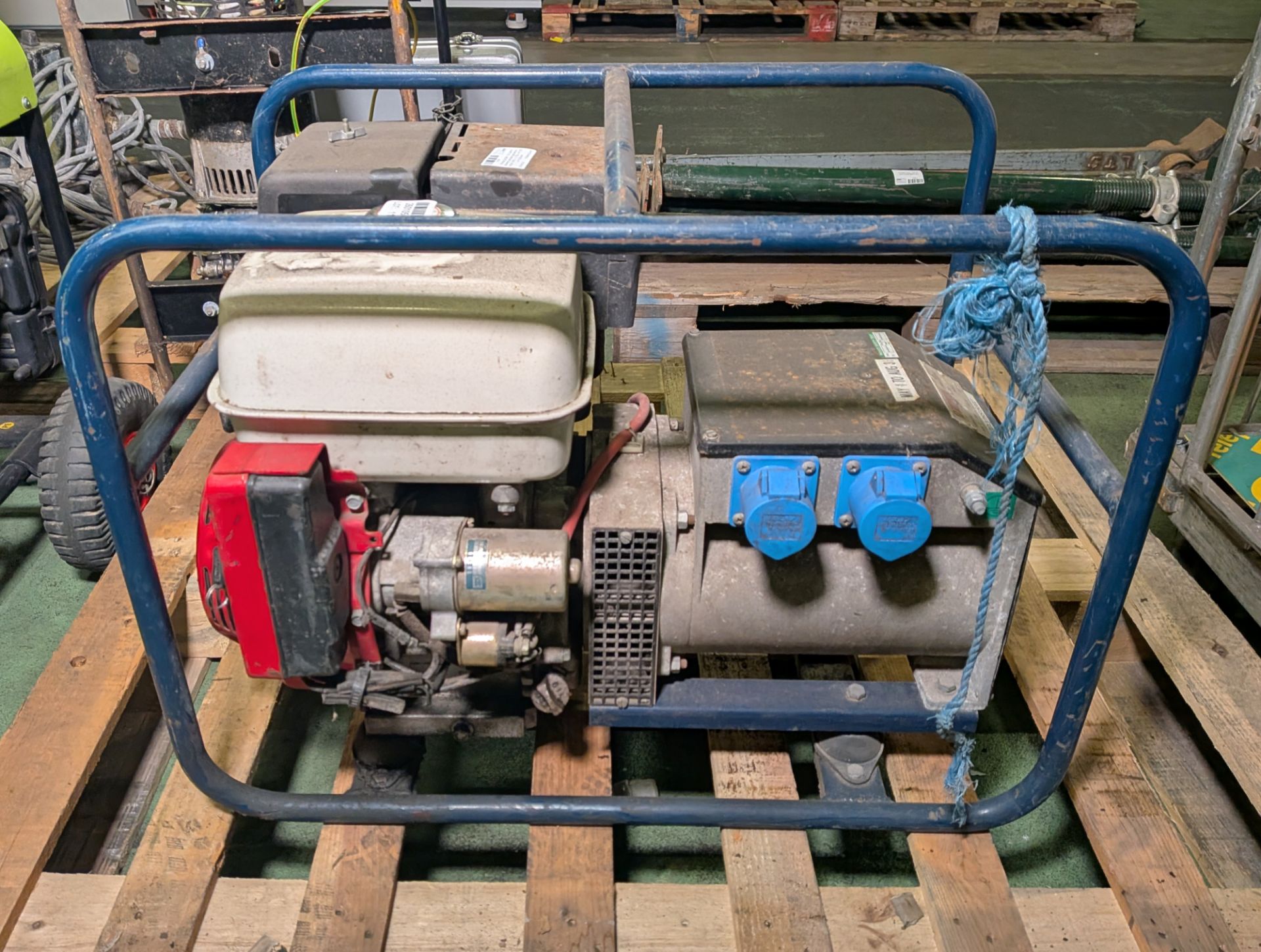 Honda GX390 13.0 petrol powered portable generator - output: 240V - L 720 x W 500 x H 520mm - Image 4 of 7