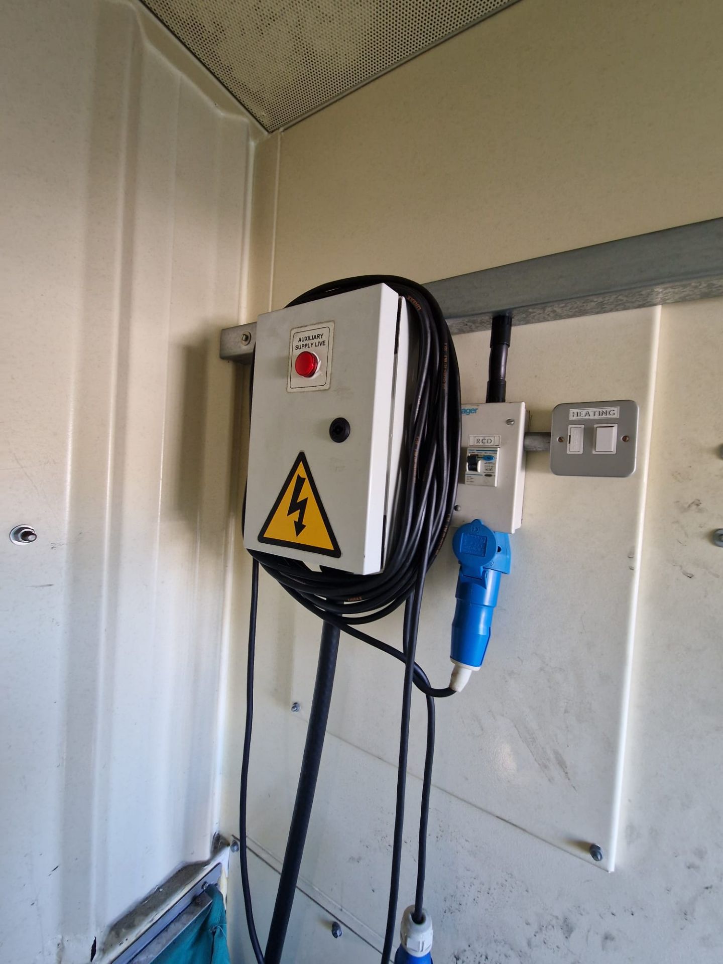 Crestchic Loadbanks 3097kW reactive load bank & twin axle trailer - full details in the desc. - Image 9 of 37