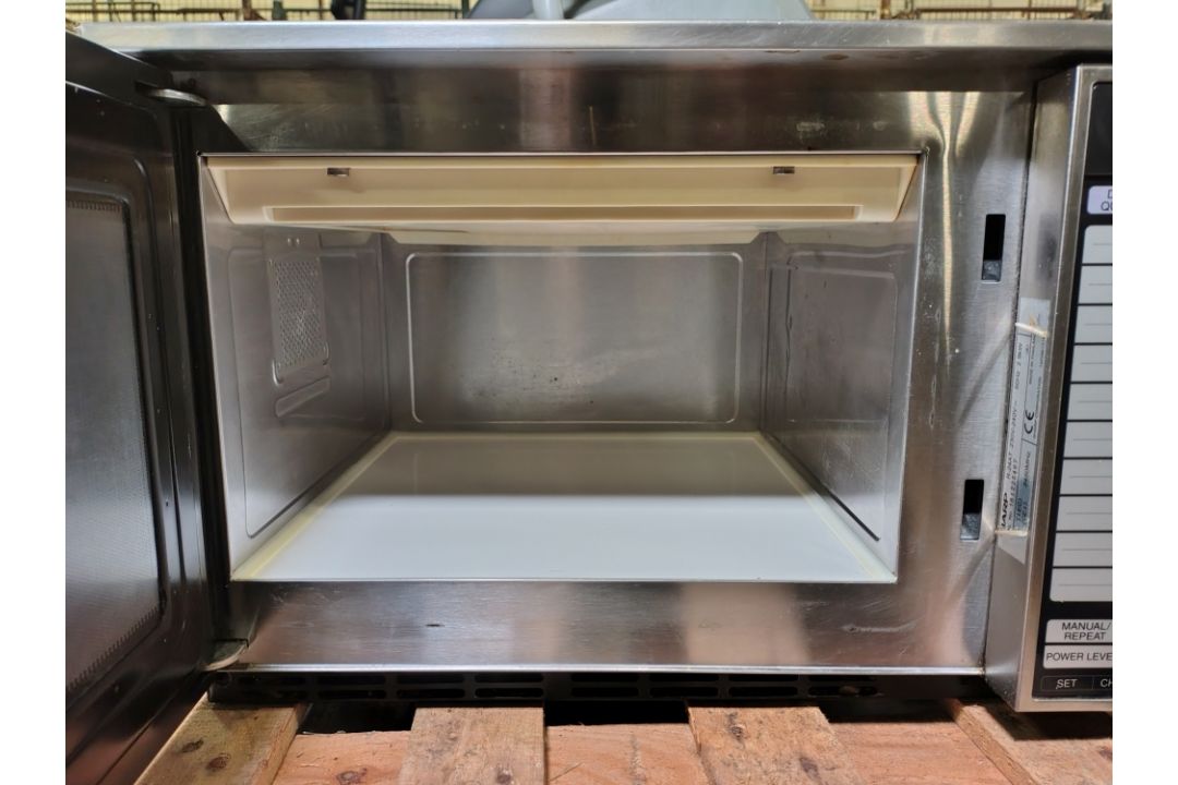 Sharp R24AT 1900W output commercial microwave - W 510 x D 530 x H 340mm - 33kg - Image 4 of 4
