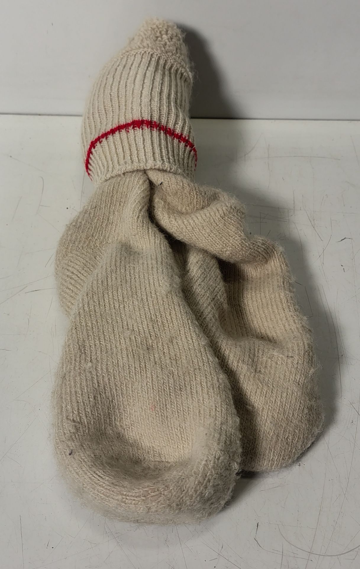 Various mixed socks - various sizes - paired & unpaired - unknown quantity - 140kg - Image 4 of 9