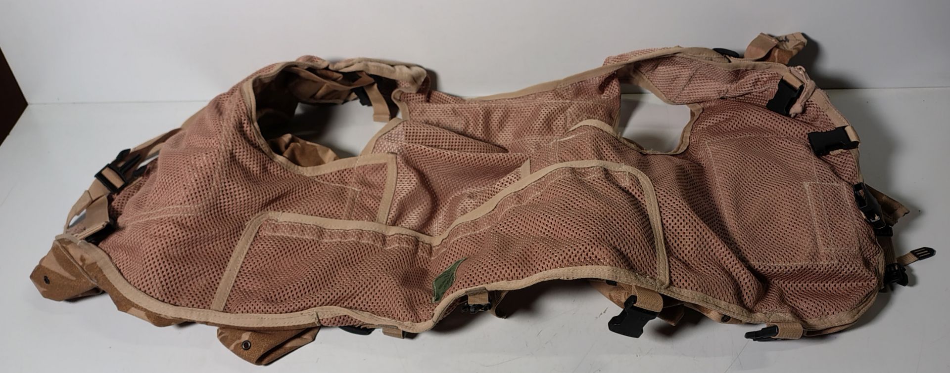 Various types of ex-military desert accessories - 154kg – may require repair/be incomplete - Image 10 of 15