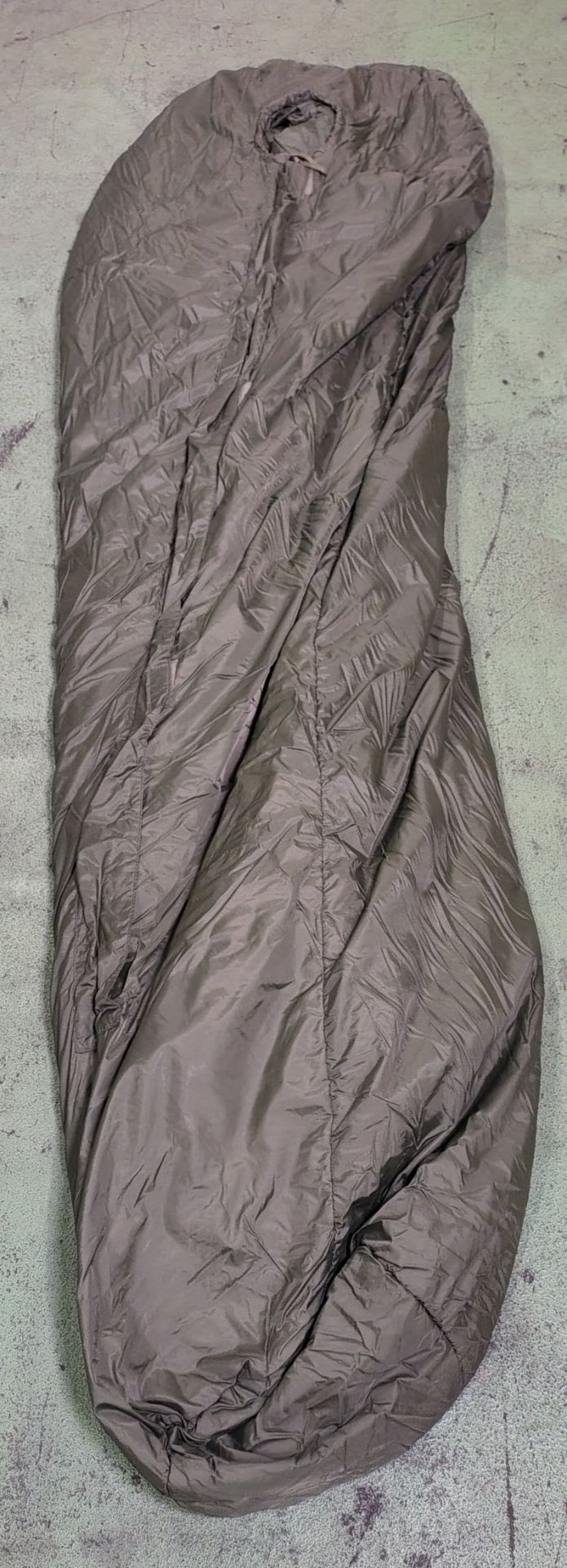 30x Medium weight sleeping bags - various types - may include arctic - Image 2 of 8