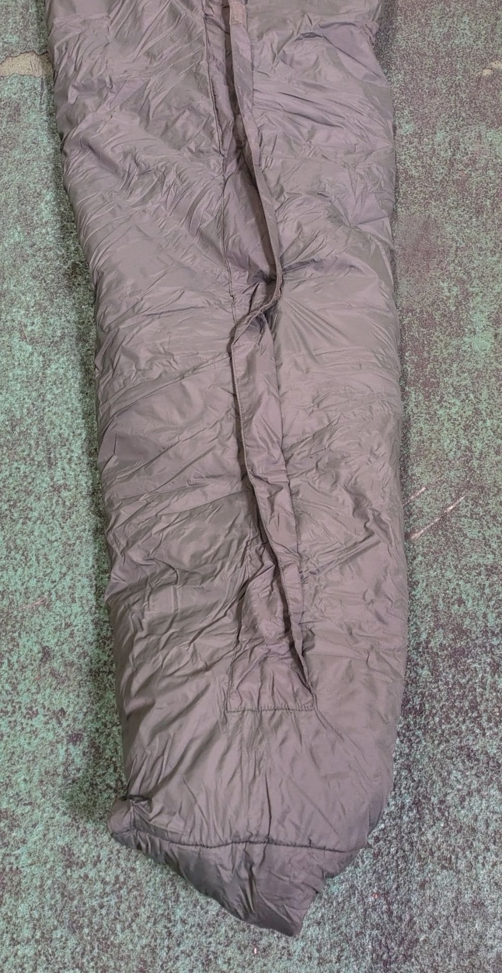30x Medium weight sleeping bags - various types - may include arctic - Image 6 of 8