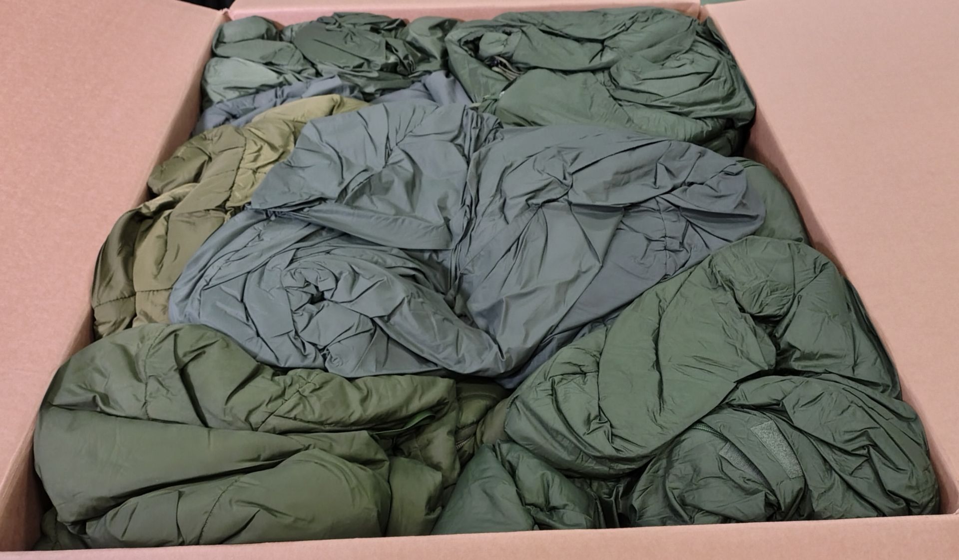 30x Medium weight sleeping bags - various types - may include arctic - Image 8 of 8