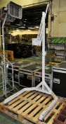 Manual winch hoist - L 1200 x W 930 x H 2100-2220mm
