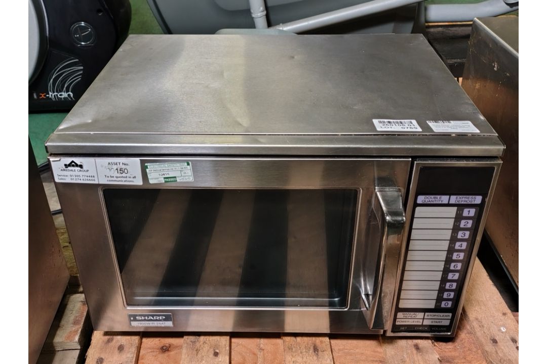 Sharp R24AT 1900W output commercial microwave - W 510 x D 530 x H 340mm - 33kg - Image 1 of 4