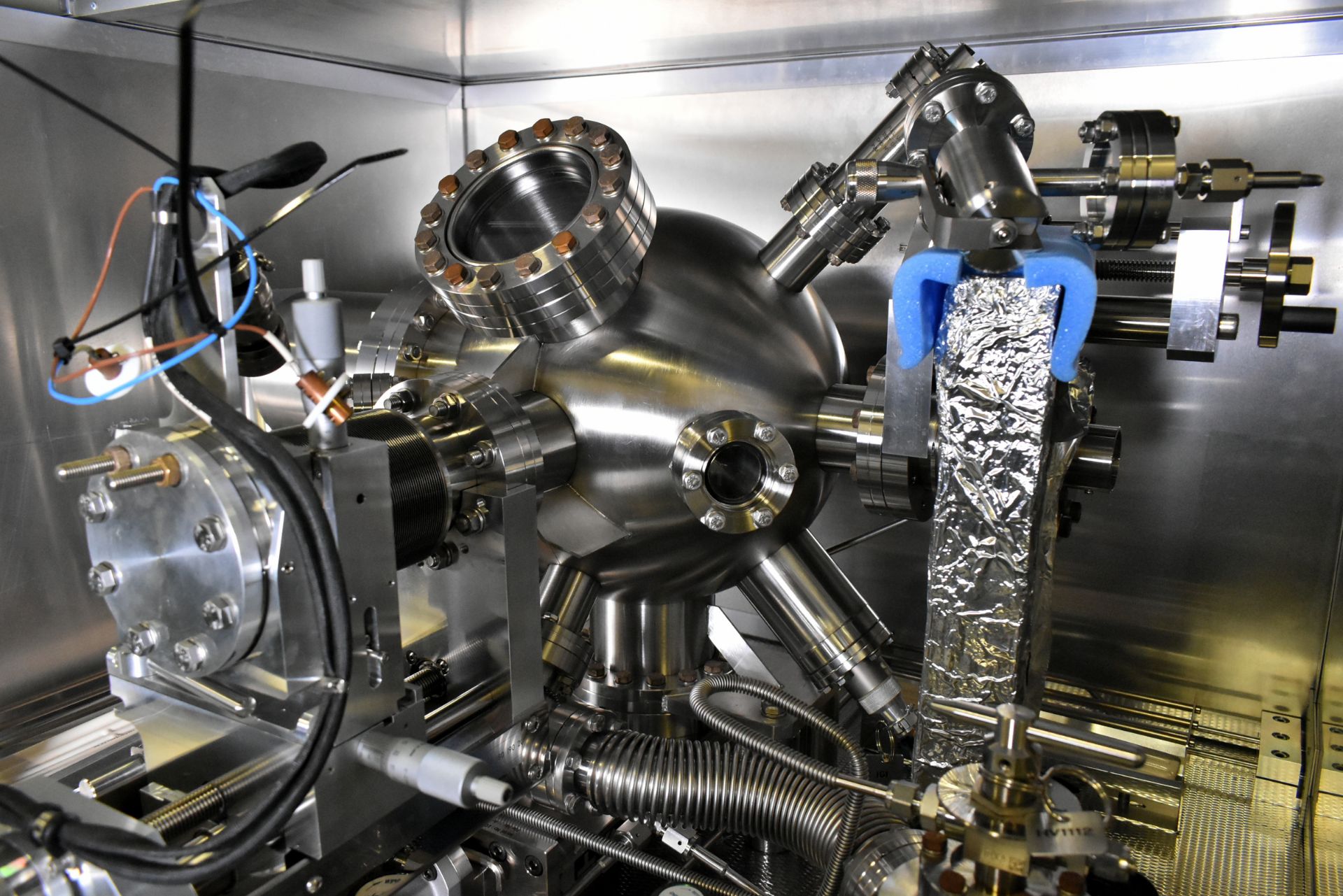 CVT ltd Temperature Programmed Desorption unit - manufactured in 2009 - full details in the desc. - Image 5 of 68