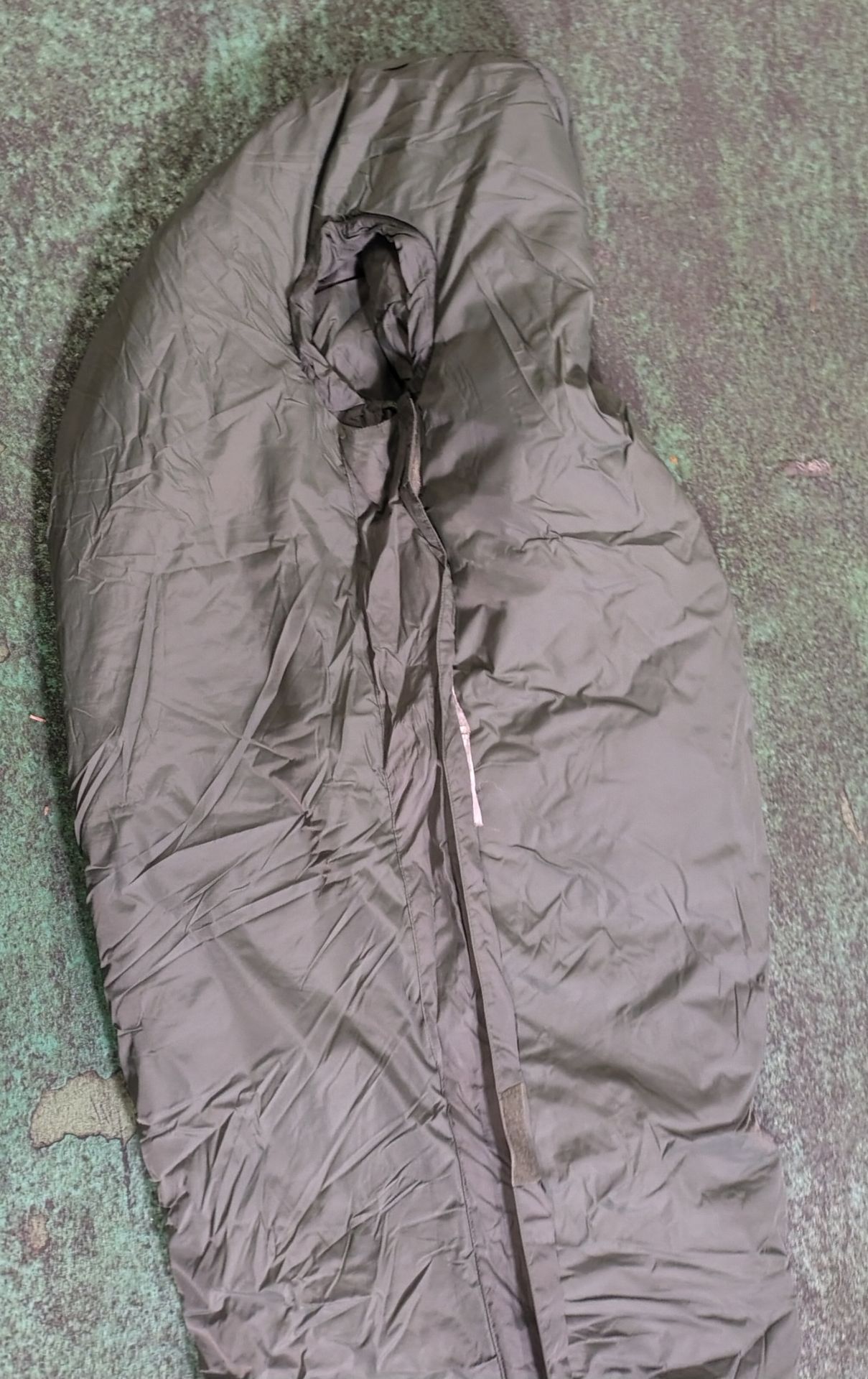 30x Medium weight sleeping bags - various types - may include arctic - Image 7 of 8