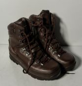 100x pairs of Grade 2 Various combat boots - may include - Magnum, YDS, Haix - mixed sizes