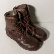 100x pairs of Grade 2 Various combat boots - may include - Magnum, YDS, Haix - mixed sizes
