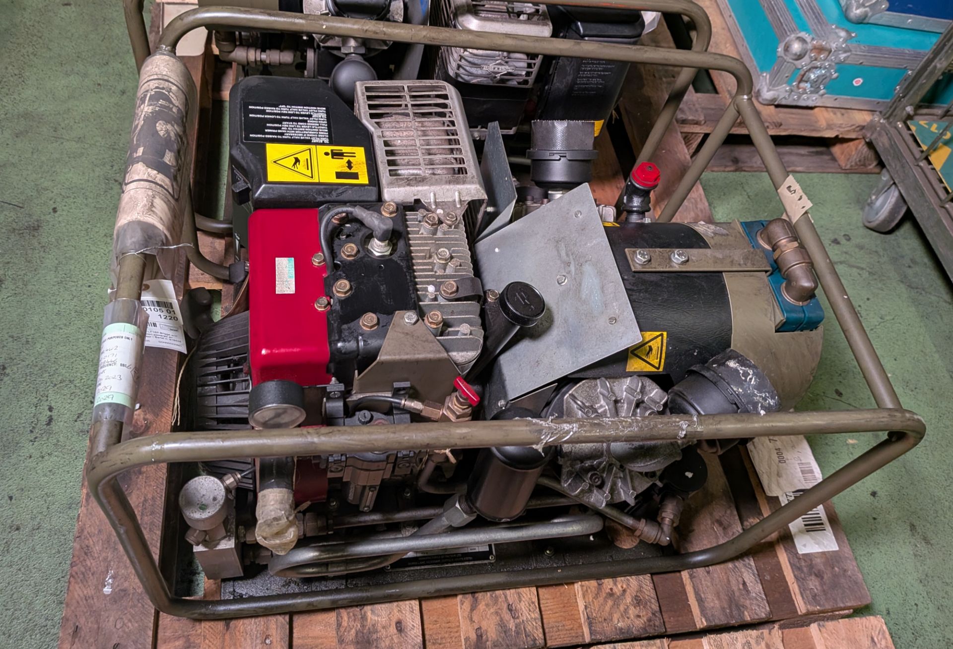 Factair FLF16P Briggs and Stratton powered air compressor - Serial no. 818448 - Image 2 of 5