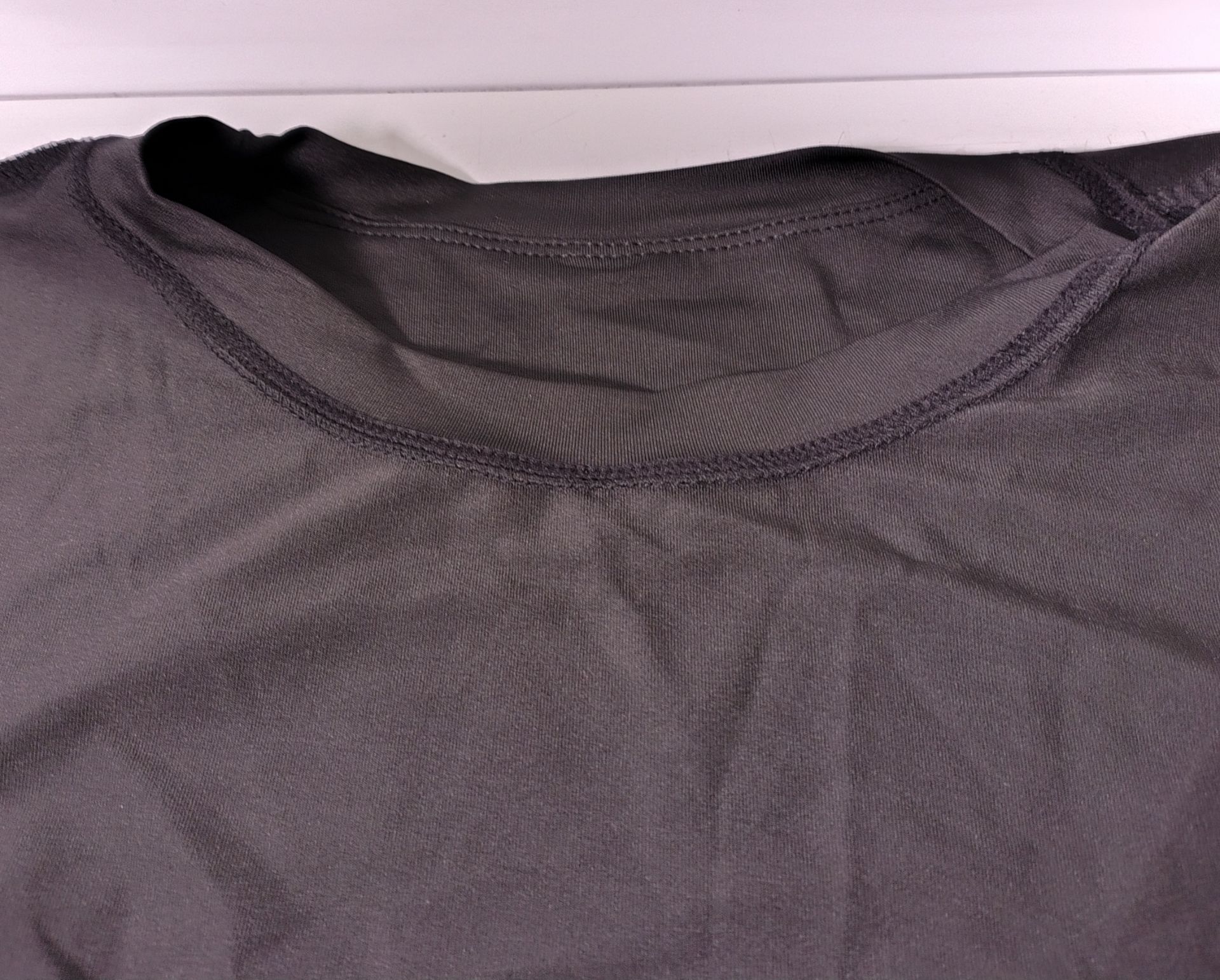 Various types of ex-military clothing - 176kg - may require repair or be as spares - Image 8 of 9