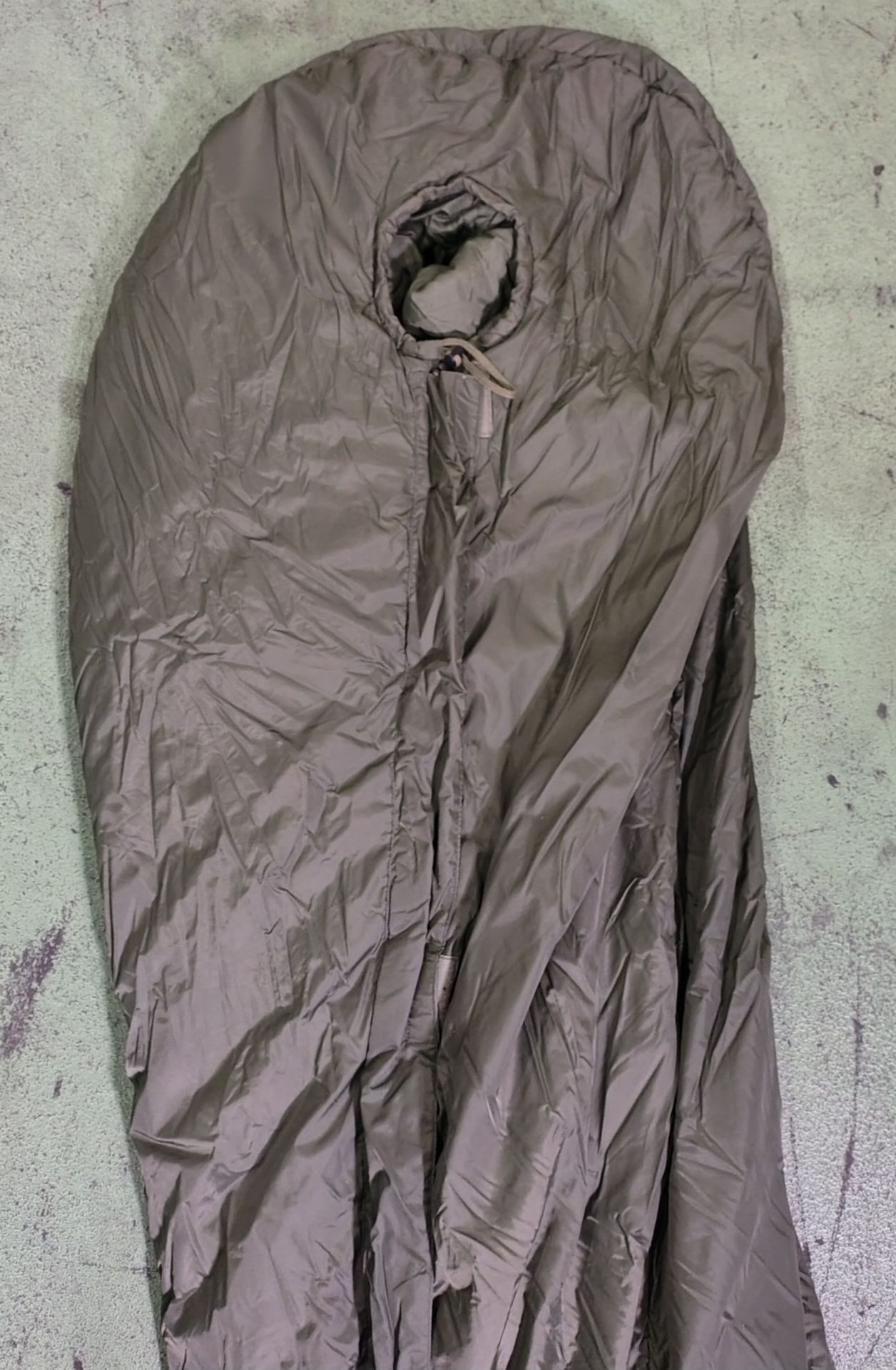30x Medium weight sleeping bags - various types - may include arctic - Image 4 of 8