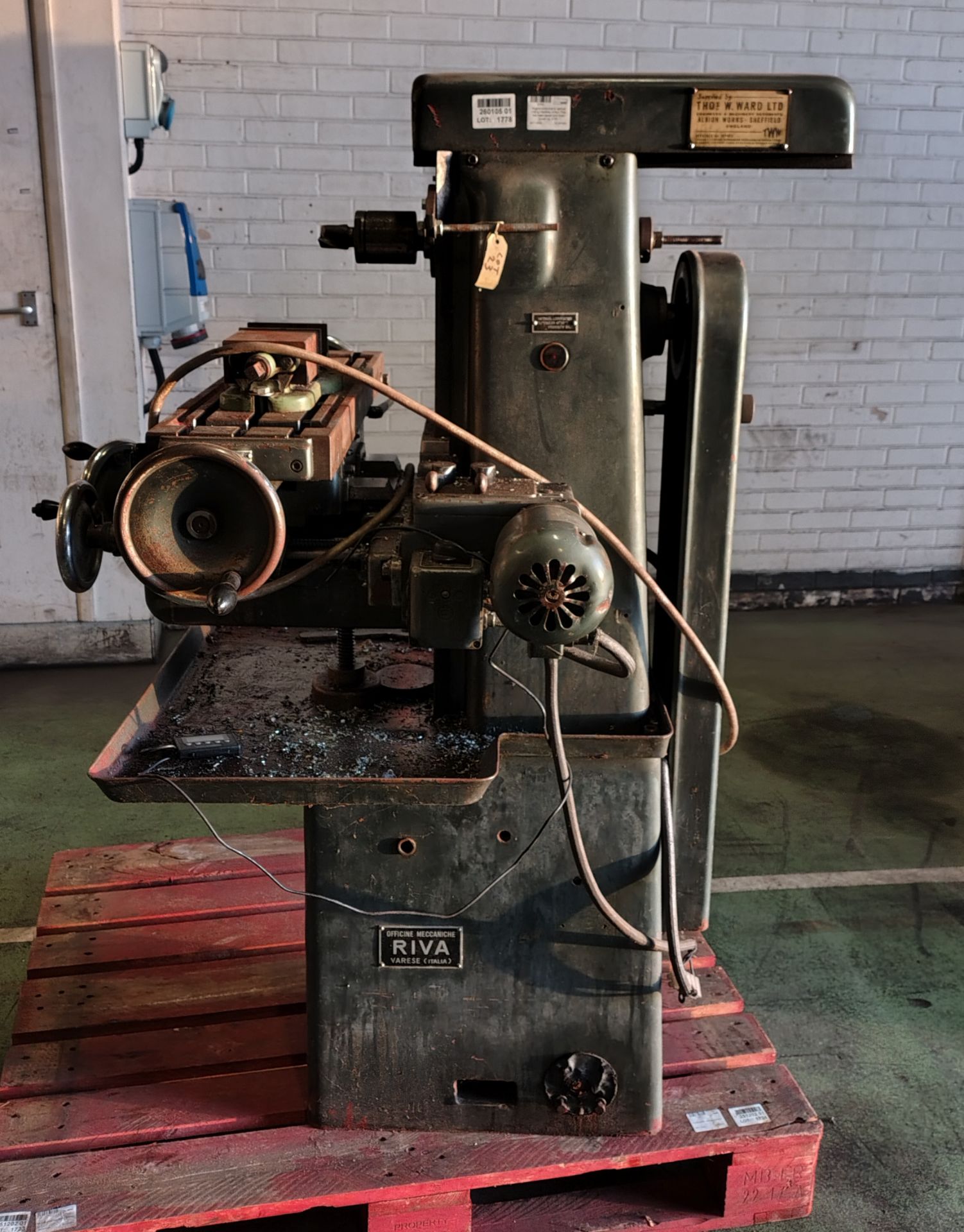 Regiva horizontal & vertical milling machine - 415V - This has been tested and does power up (inform